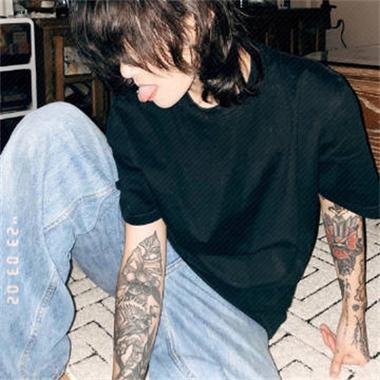 jones_moni24875's profile picture. Inspiring home makeovers, sharing decor tips, and creating dream spaces.