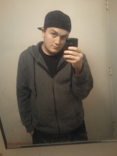 I'm Sean fun to get along with and chill as eff hit me up