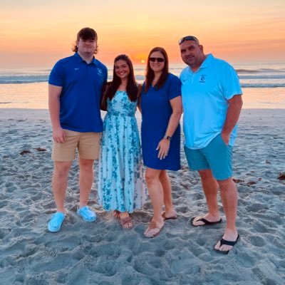 Husband, Father and👨🏼🚒🚒 Faith, Family and Football!