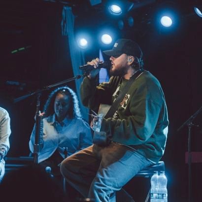 @JamesArthur23 -''Could I be your hero, or your villain? I guess it just depends in whose eyes.”❤ I only made this account for the love I have for James' music.