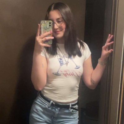 ericamadalie_'s profile picture. some would say i’m a prime example of what not to do || she/they || 4.1.22 👼🏼