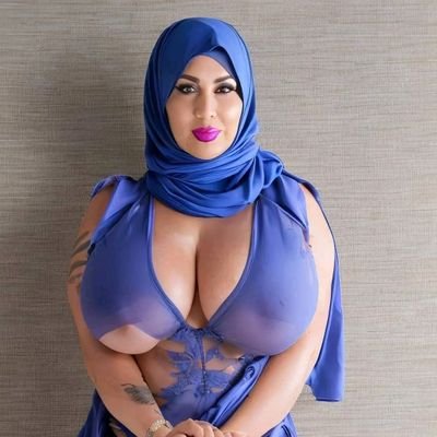فلاحه اربعينه غاويه رجاله وبحب كل انواع النيك وجوزي عنده ضعف جنسي وبيعرص عليا ❤️🔥