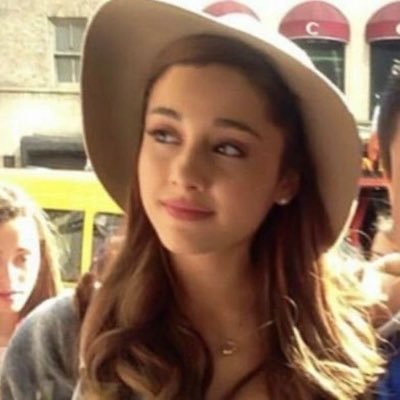 lvrblegrl's profile picture. ♡₊˚🌿・₊ ♪ ✧ | fifteen, borderline and hands on me defender, #1 yours truly lover