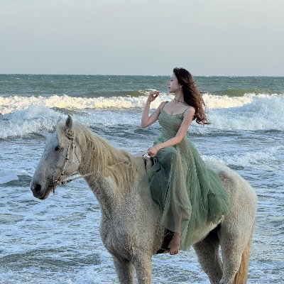 Glen_1M's profile picture. Ride the waves and chase the sunset 🌅🐎 Live vibrantly and embrace the beauty of the ocean 🌊💫