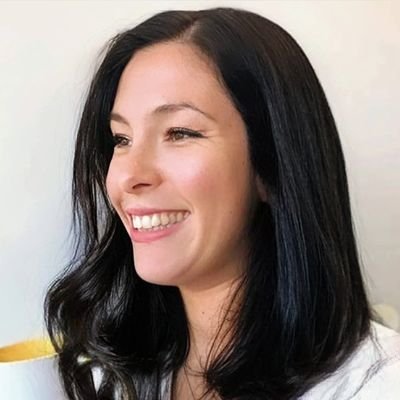 👩🏻💻 Cheffe de rubrique actu cinéma pour @Allocine
J'ai fait sourire Daniel Craig, perdu ma voix devant Meryl Streep et fait un câlin à Michael B. Jordan.