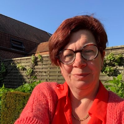 Charlinelo's profile picture. Geen lege doze, houd van het leven en de mensen. ‘Liefde is liefde’🫶 is de beste slogan van de laatste decennia.