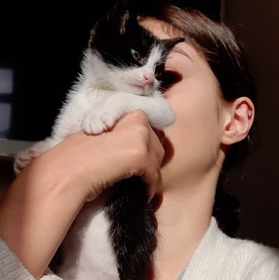 Aliye197207's profile picture. Dünya, 15 yaşındaki küçük çocuklara din dersi vermiyecek kadar dürüst olursa, belki ona umut besliyebiliriz.
☆Arthur Schopenhauer☆🧠⚖