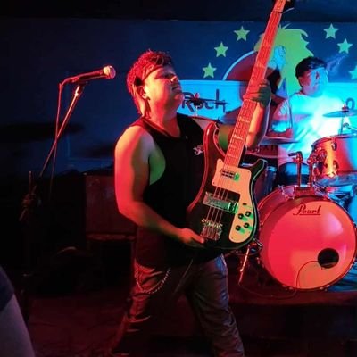 Bajista profesional 🎸
Mexicano🇲🇽
Salsero de corazón❤️
Ingeniero Industrial 🎤🎶🎵
MORENA ❤️
AMLOVER 🥰❤️✌🏻
4T 🔥