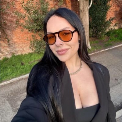 I’m a single lesbian. please comment, follow and message if you are interested in a relationship and won’t hurt me 🇺🇸🇺🇸🏳️⚧️🏳️⚧️🏳️🌈🏳️🌈