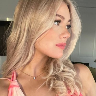 Partnered streamer on @Twitch | Warzone & Variety 🦖 | Code eeviex for 10% off @ArozziChairs ✨ | mail.eeviex@gmail.com | https://t.co/YlnPLXLiP5