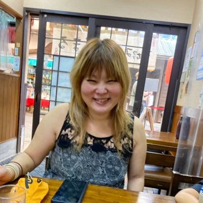 すぐに鍵開きますので鍵垢の間はフォロー申請お待ち下さい。 #愛妻あすか #妻晒し #他◯棒 #輪◯ #露出 熟愛妻あすかの日常や工口を晒します。妻は私が晒していることは知ってますがそれがXなのは知りません💦が、激しいものはBANDアプリにてあげていこうかと思いますのでIDは フォロー後DMにてお聞きください。