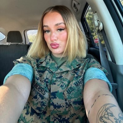 I am a Corporal in the US Marine 🇺🇸 || camping ⛺️ and hiking || Gym 🏋️♀️ || family is everything