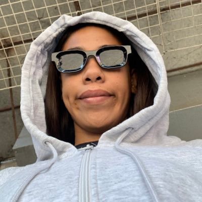 crlnmlwng's profile picture. whut?! 🤨