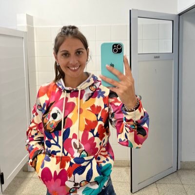 El secreto, querida Alicia, es rodearse de personas que te hagan sonreír el ♥️. Es entonces y sólo entonces que estarás en el país de las maravillas.