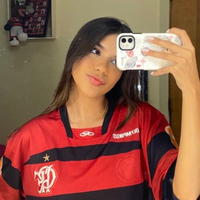 aqui tem fragmentos de tudo que eu amo. De flamengo à Taylor