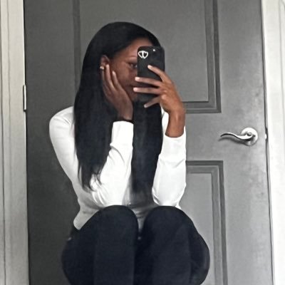 oyinluvslife's profile picture. .