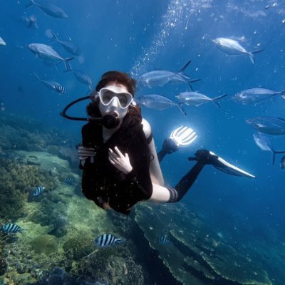Breathing in saltwater dreams and sunlit hope. 🌊 Finding freedom between the tides, chasing simple joys beneath endless skies. 🌞 Life feels lighter underwater