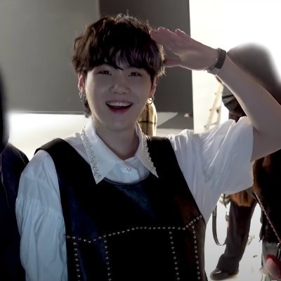 24 BTS (RM + Suga) Enhypen (Sunoo + Ni-Ki) SKZ (Felix) TxT (Kai) ASTRO (Eunwoo) Ateez (San) Solo (Psy, Jackson Wang, Kai, Baekhyun, Wonho)