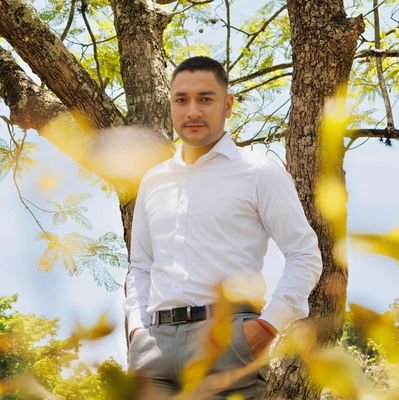 Por favor no tomar en serio mis tweets, no son personales. Son simplemente ideas espontáneas escritas en 140 caracteres. Por joder.