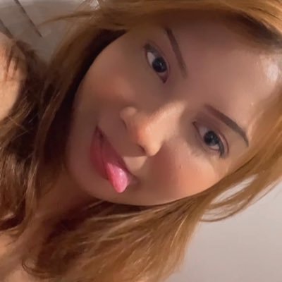 EllyMxzlxn_'s profile picture. 