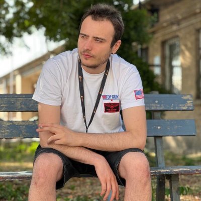 NightstalkerV néven futottam eddig twitteren, de felfüggesztették a fiókom. Most visszamásztam az ablakon.
https://t.co/DvgpFg5O18