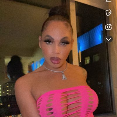 MISS MAJESTY 🧜🏽♀️. ig Jure.majesty😘 The magical experience 💫 $100 CAMSHOW & BOOKINGS AVAIL. You’re Wildest Dream Come True . !