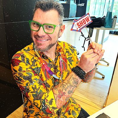 🥸Tech Geek
🏋️Gym Rat
🌃Art Lover
🌋🌠Rocks & Stars
🛫 Wanderlust
🦔Nature Lover
🎤Keynote Speaker
🐉Tattoos
🇿🇦SA Expat
🦈🛹
🍍Founder - Yelling Pineapple