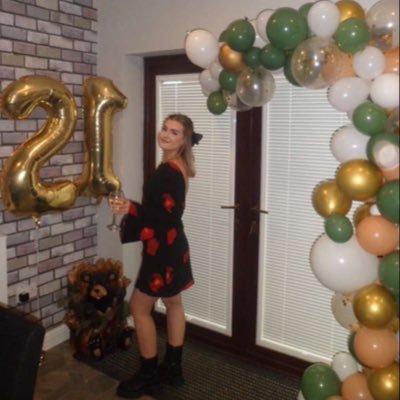 caragrace29's profile picture. watch me slowly crumble into a breakdown