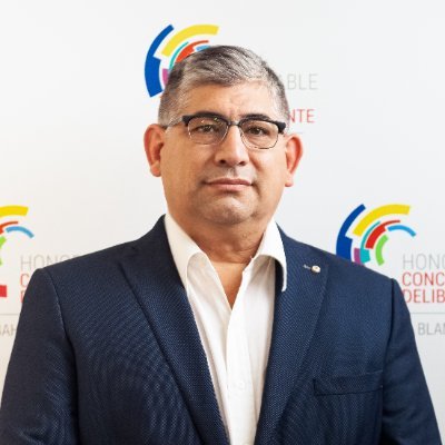 Tengo 52 años, Concejal En Bahía Blanca. Ex Oficial de la Armada. Optimista por naturaleza, luchador por convicción