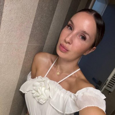 babymaddiegurl's profile picture. too busy romanticizing my life