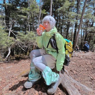 ヤマノススメ雪村あおいちゃんが大好きすぎて、あおいちゃんコスプレで山登ってます🤣🌈(ヤマノススメファンもっともっと増やしたいww)山登り日はツイ多め‼︎ 山で見かけた時は声かけてもらえるとめっちゃ嬉しいです✨😆