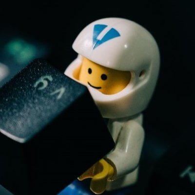 組織開発や技術広報もこなすフリーランスエンジニア | ナビタイム(エンジニア)→Hacobu(EM)→独立×兼業投資家 | 登壇や発信・若手の育成が好き | ペットはワンコ2匹 |『ゼロから学ぶC++』『ゼロから学ぶPython』『ゼロから学ぶ資産運用の教科書』の3サイトを運営 | 📩お仕事の依頼はDMへ