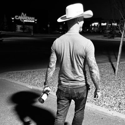 El_Danny_L's profile picture. He,Haw,Rickshaw I am the militia. boogaloo master of ceremonies. proud populist. heterosexual. gun dad. prolific can I pet that dawg enthusiast.