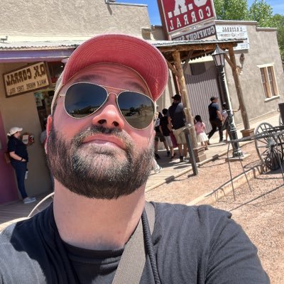New York kid, Tokyo adult. 20 years in Japan living by Tokyo Disney Resort 🏳️🌈 TDR年パス2005-2020. 英語でも、日本語でもどうぞ Check out my podcast! Link below!