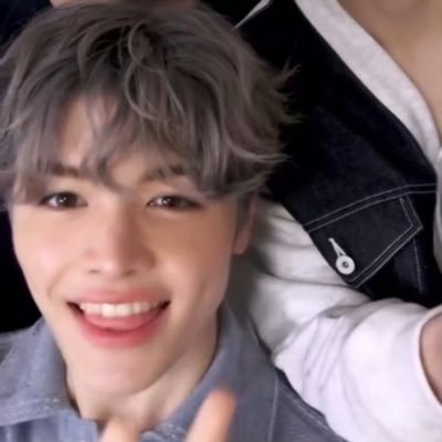 zbch1230's profile picture. only maki