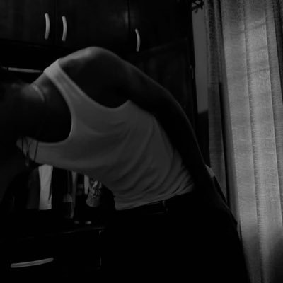 hoesfwzee's profile picture. wth i need a bio for…