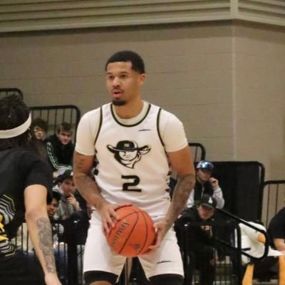 davis_quis's profile picture. 6’2 PG @njc_basketball 26’