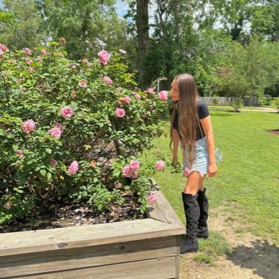 sunnycountrygal's profile picture. don’t forget to stop and smell the roses🌹
