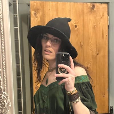 25 | She/Her | Started E 31/05/23 | Computer Animation Masters Graduate | Teesside wholesome buddies with @charlicorn215