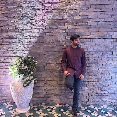 shreyastaware's profile picture. I develop content strategy for founders, and help create a personal brand for them.
Copywriter | Blog Artist | Author | Online Entrepreneur turning Words to $$$