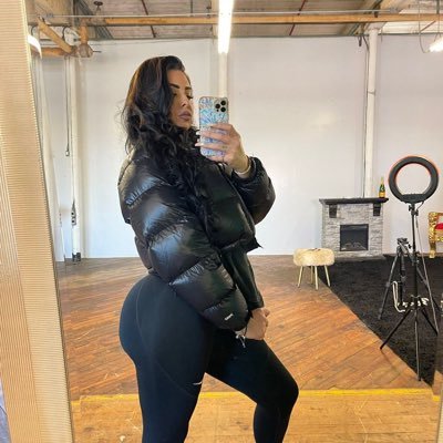 Adventure seeker with a soft side, looking for a sissy boy to own, so when seeing this submit relapse and send to mistress no tribute no dm $20‼️