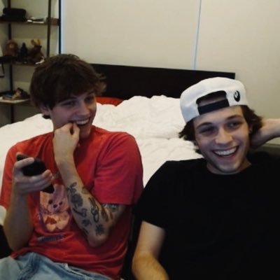 xshizza's profile picture. ⏾