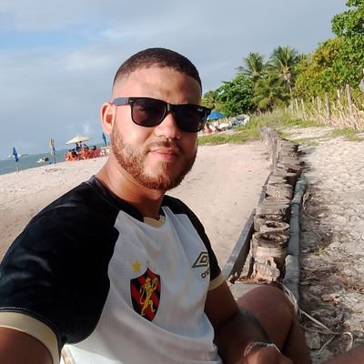 Um complicado que tá aprendendo a deixar tudo fluir😵💫
🙏✝️
@sportrecife 🖤❤️💛
@fcbarcelona 💙❤️