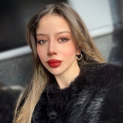 minnoszeliha's profile picture. Bakma minnoş göründüğüme oturduğum masada oturamazsın!