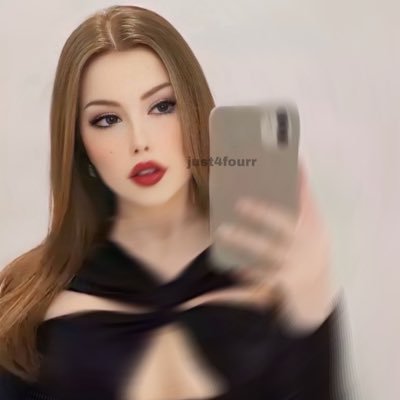 Just4Fourr's profile picture. Sometimes private sometimes public