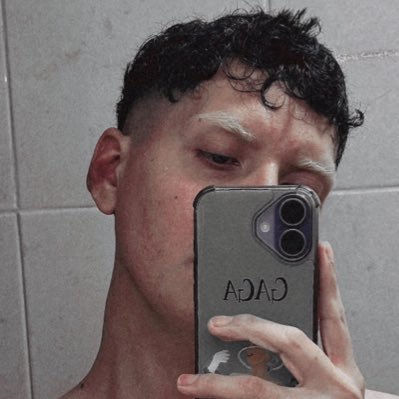 antoniiolg's profile picture. love videojuegos 🩶   love lady gaga 🖤