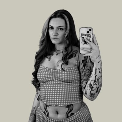 skarsgod's profile picture. cat mama & little monster 🖤