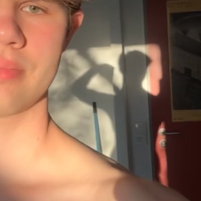 new here | 21 year old student | 😇🔥 custom vids/pics ➡️ dm me 💌🙊 I like risky stuff 😏