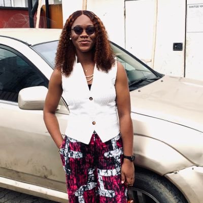 Dentist| Fashion designer| Life of the library party😋| Jesus❤️| Biscuits♥️