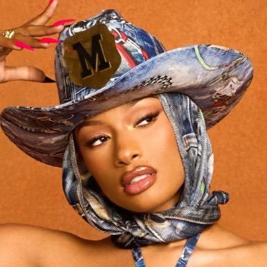 Houston’s hottie, an artist with the hottest bars. The look, the sound, & that attitude are all there. At the end of the day, she’s a professional day in & out.
